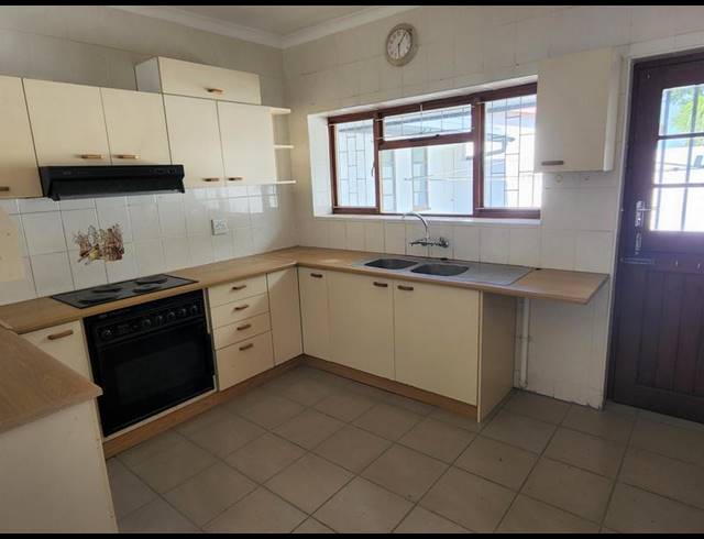 3 BEDROOM HOUSE FOR SALE IN BERGZICHT